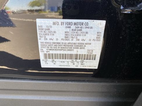 Used 2023 Ford Explorer XLT AWD/4WD image 37