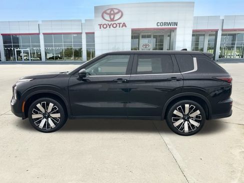 Used 2025 Mitsubishi Outlander SE AWD/4WD image 2