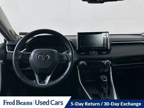 Used 2021 Toyota RAV4 XLE Premium image 23