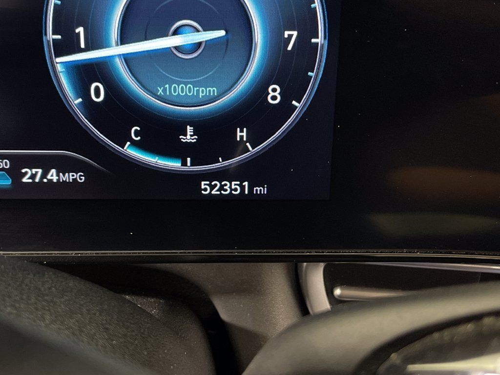 Certified 2025 Hyundai Elantra Limited FWD image 22