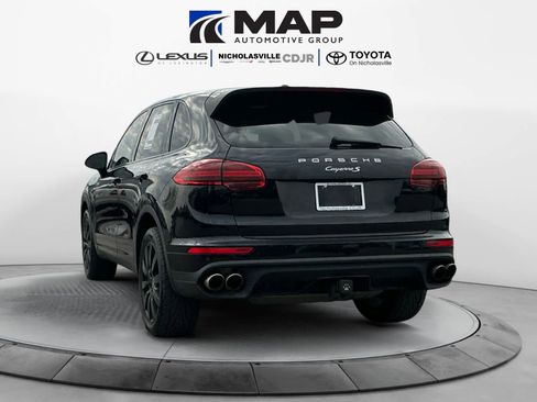 Used 2017 Porsche Cayenne S image 3