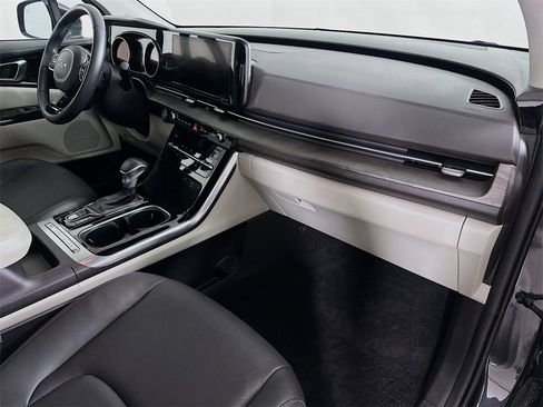 Certified 2024 Kia Carnival EX image 34