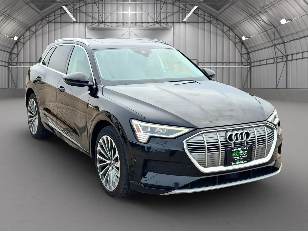 Used 2019 Audi e-tron Prestige AWD/4WD image 1