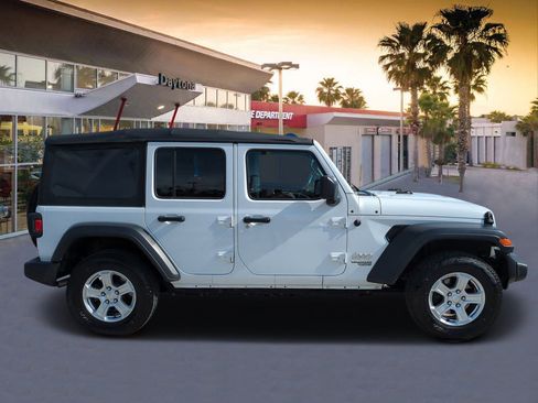 Used 2019 Jeep Wrangler Unlimited Sport S image 2