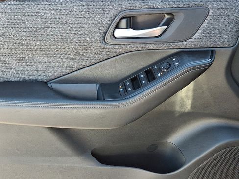 Used 2022 Nissan Rogue SV image 13