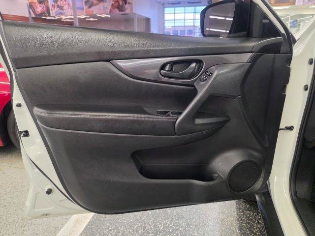Used 2020 Nissan Rogue S FWD image 28