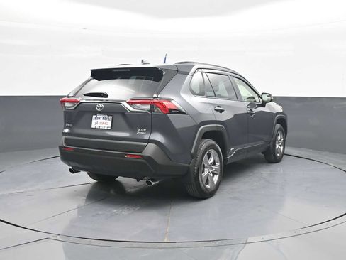Used 2025 Toyota RAV4 XLE AWD/4WD image 7