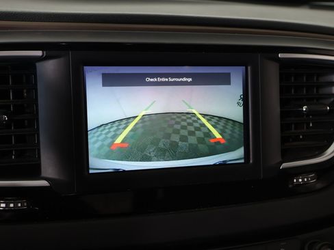 Used 2022 Chrysler Voyager LX image 6