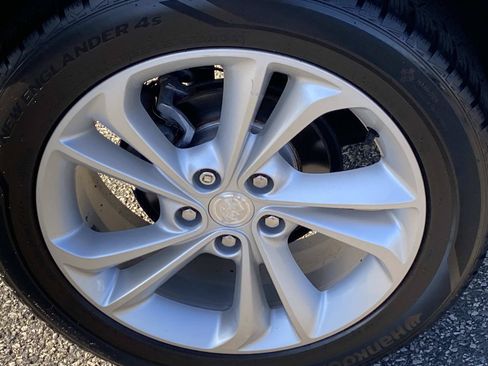 Used 2020 Buick Encore GX Preferred w/ Cold Weather Comfort Package FWD image 22