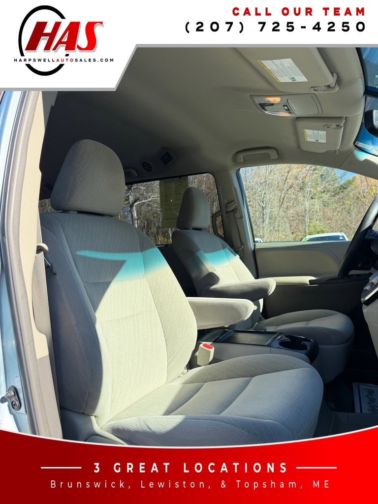 Used 2017 Toyota Sienna LE AWD/4WD image 32