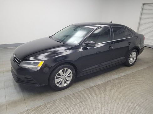 Used 2016 Volkswagen Jetta SE FWD image 2