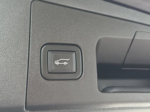 Certified 2022 Cadillac XT5 Luxury FWD image 11