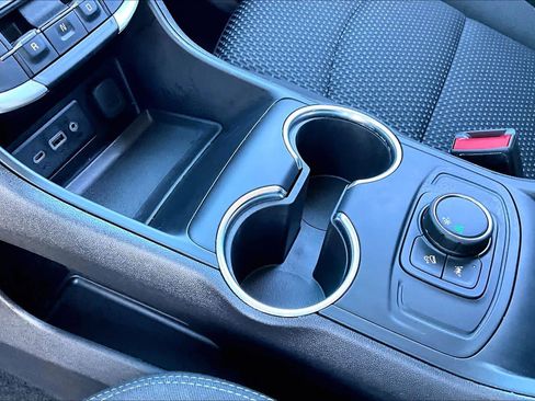 Used 2024 GMC Terrain SLE image 16