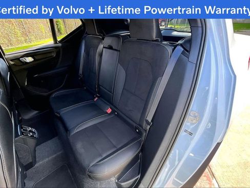 Certified 2025 Volvo XC40 B5 Plus image 33