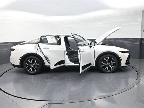 Used 2024 Toyota Crown XLE image 32