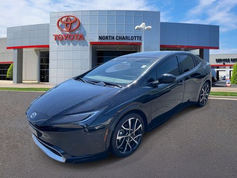 Used 2025 Toyota Prius Plug-In Hybrid image 4