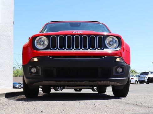 Used 2018 Jeep Renegade Latitude FWD image 17