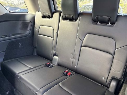 Used 2024 Nissan Pathfinder Platinum image 19