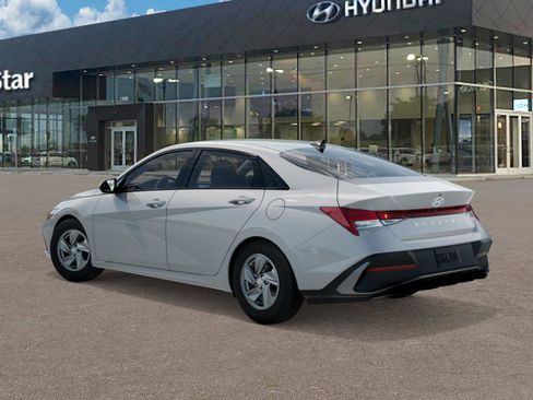 New 2026 Hyundai Elantra SE FWD image 5