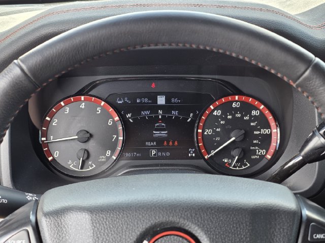 Used 2023 Nissan Titan PRO-4X w/ Pro-4x Convenience Package AWD/4WD image 11