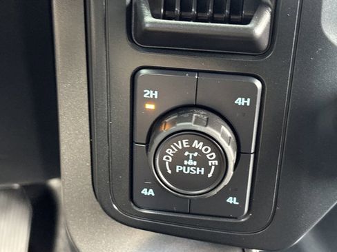 Used 2025 Ford F150 Lariat w/ Equipment Group 501A Mid image 31