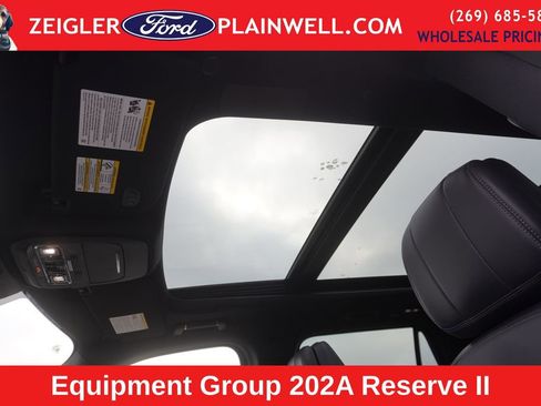 Used 2025 Lincoln Navigator Reserve w/ Jet Appearance Package image 2