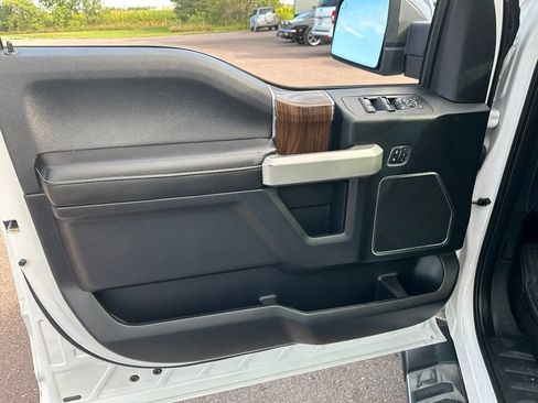 Used 2017 Ford F150 Lariat w/ Equipment Group 502A Luxury AWD/4WD image 12