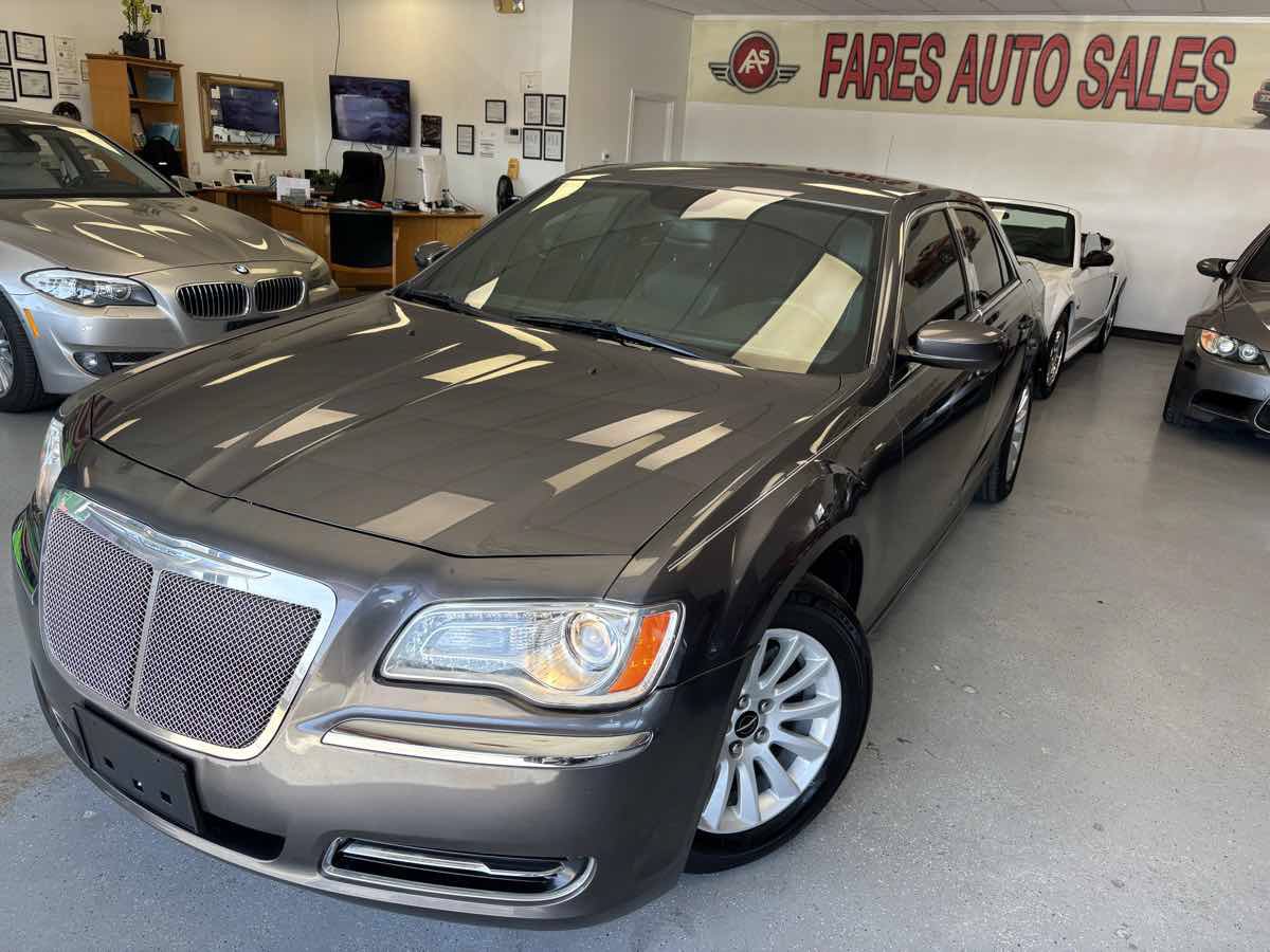 Used 2013 Chrysler 300 w/ Beats Audio Group RWD image 10