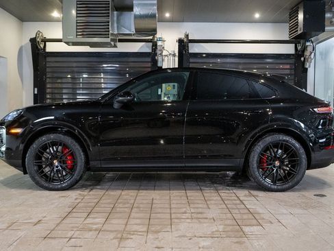 New 2026 Porsche Cayenne S image 2