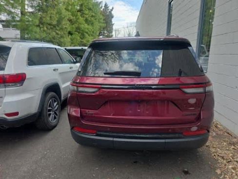 Used 2023 Jeep Grand Cherokee Limited w/ Black Appearance Package image 5