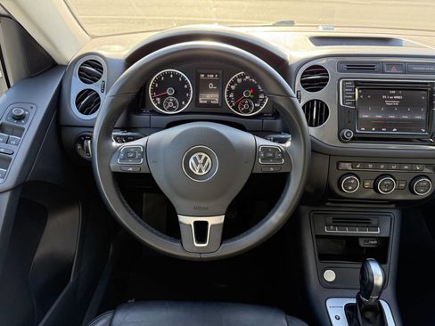 Used 2017 Volkswagen Tiguan Sport image 18