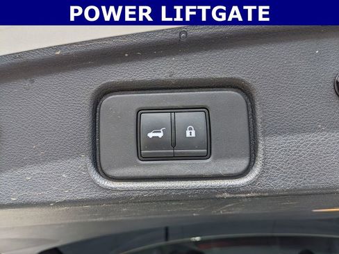 Used 2024 Nissan Pathfinder SL w/ SL Premium Package FWD image 18