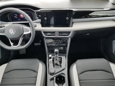 New 2025 Volkswagen Taos SEL image 9