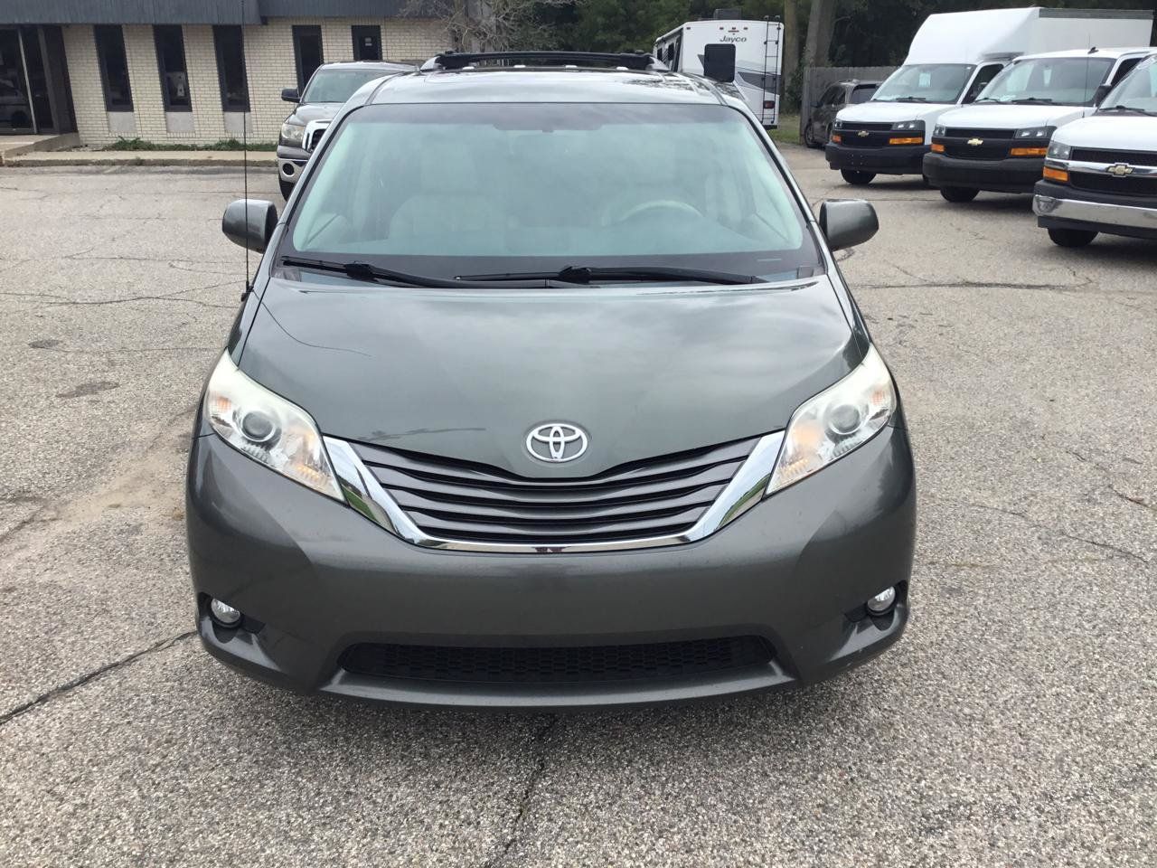 Used 2013 Toyota Sienna XLE w/ Entertainment Pkg AWD/4WD image 2