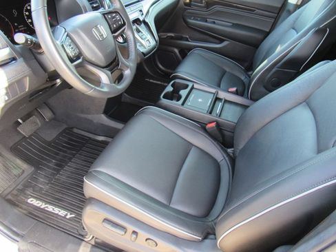 Used 2025 Honda Odyssey Touring image 13
