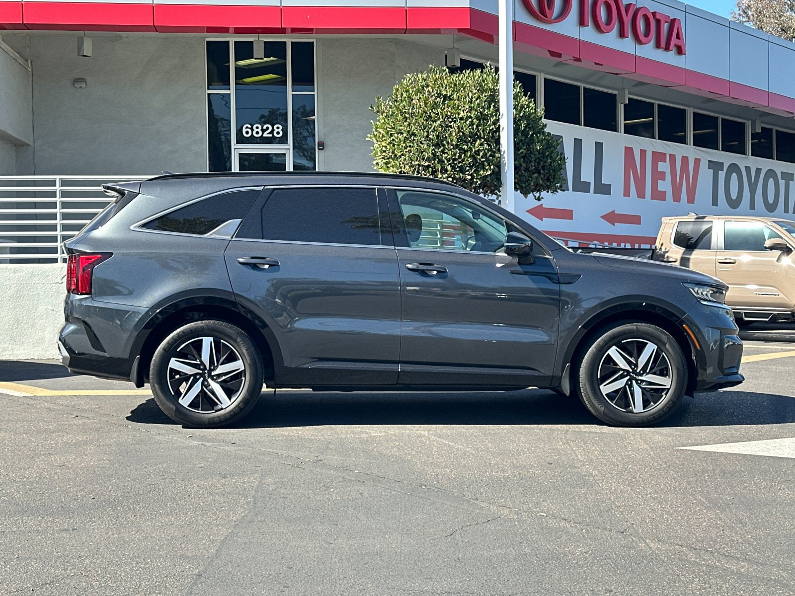 Used 2022 Kia Sorento S w/ Panoramic Sunroof Package FWD image 6