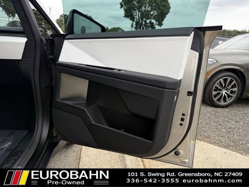 Used 2024 Tesla Cybertruck AWD Crew Cab image 27