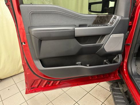 Used 2024 Ford F250 Lariat w/ Black Appearance Package image 30