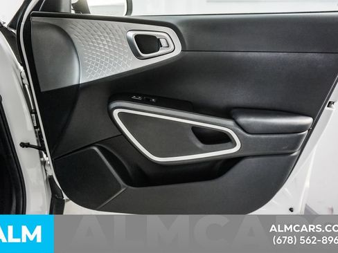 Used 2025 Kia Soul LX w/ LX Technology Package FWD image 32