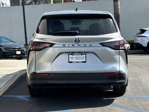 Certified 2023 Toyota Sienna XLE image 6