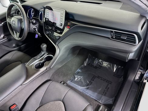 Used 2021 Toyota Camry LE image 29