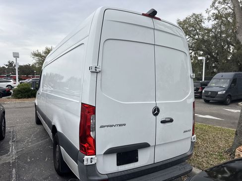 Used 2021 Mercedes-Benz Sprinter 2500 w/ Driver Convenience Package image 3