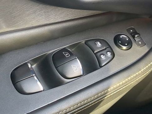 Used 2022 Nissan Murano SL w/ SL Moonroof Package image 25