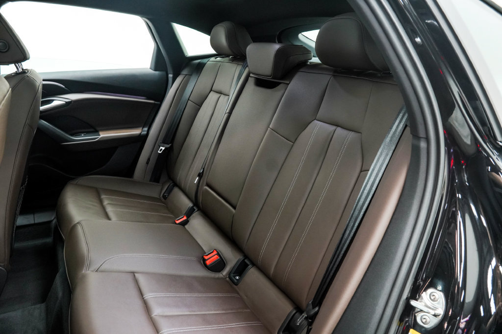 Used 2025 Audi A6 e-tron Premium w/ Ultra Package RWD image 18