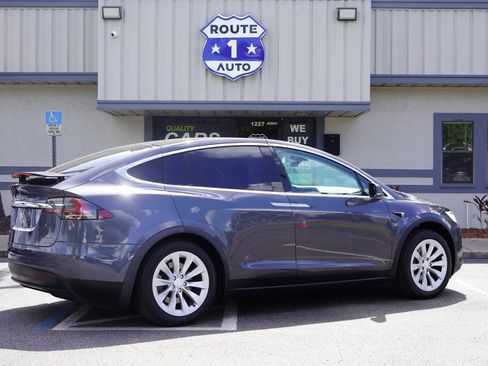Used 2018 Tesla Model X 75D AWD/4WD image 5