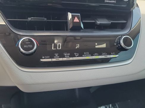 Used 2021 Toyota Corolla LE FWD image 15