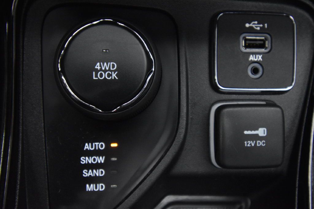 Used 2021 Jeep Compass Latitude w/ Sun and Sound Group AWD/4WD image 33