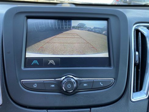 Used 2018 Chevrolet Malibu LT w/ LPO, Convenience Package 2 FWD image 12