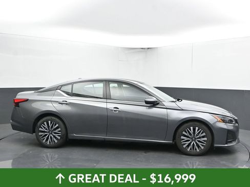 Used 2023 Nissan Altima 2.5 SV image 13