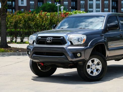 Used 2014 Toyota Tacoma 4x4 Double Cab w/ TRD Off-Road Package image 8